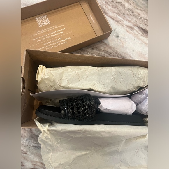 Dolce Vita GWENN Black Raffia Sandal Slide - Picture 2 of 7